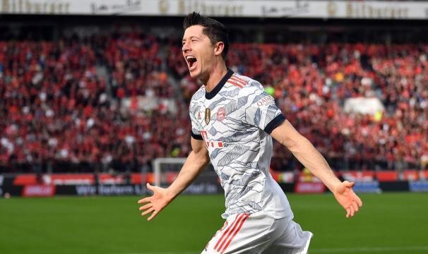 开云网站-告别低谷找回进球节奏 莱万双响引发药厂大崩盘