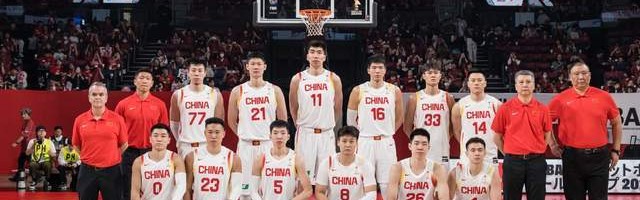 开云app下载-FIBA认错，果断换人，3裁判出炉，助裁曾执法CBA，中国男篮或受益